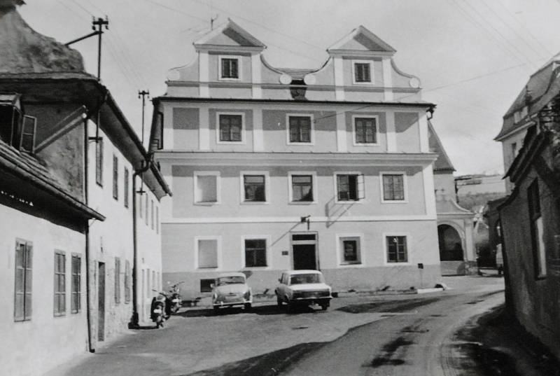 Zrestaurovaný dům Státní pojišťovny v tehdejší Švermově ulici.