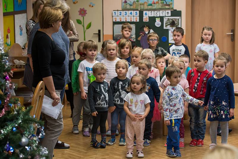 Předvánoční setkání dětí s rodiči v MŠ Dubínek na Plešivci.