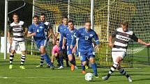 Kapličtí fotbalisté (v černobílém) doma zdolali Semice 2:1.