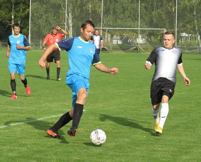 Fotbalisté Kájova (v modrém) podlehli na půdě kaplického béčka 1:3.