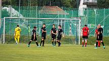 Fotbalisté Dolního Dvořiště (v černých dresech) v generálce porazili Větřní 5:1.