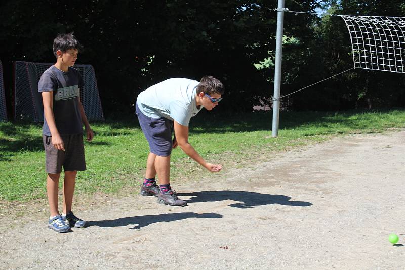 Táborová pouť v letním dětském táboře ve Slavkově u Bohdalovic.