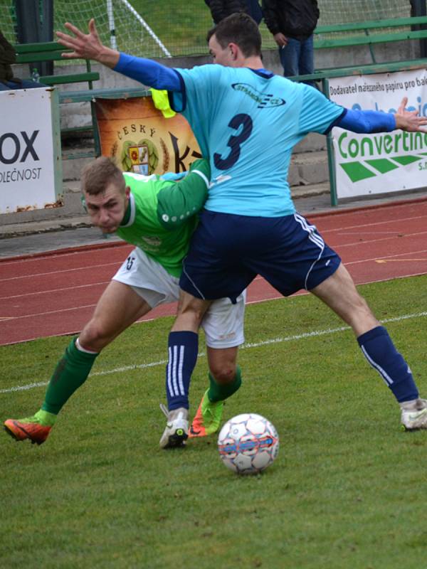 Ondrášovka KP muži – 14. kolo: FK Slavoj Český Krumlov (zelené dresy) – SK Otava Katovice 1:2 (0:1).