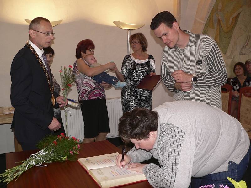 Petřík Franc dělá radost rodičům Lucii Grbačové a Petru Francovi z Velešína. 