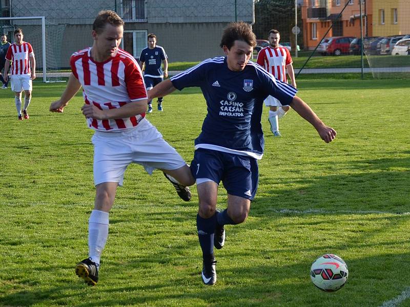 Okresní přebor muži - 6. kolo: FK Dolní Dvořiště (modré dresy) - TJ Smrčina Horní Planá 2:1 (2:1).