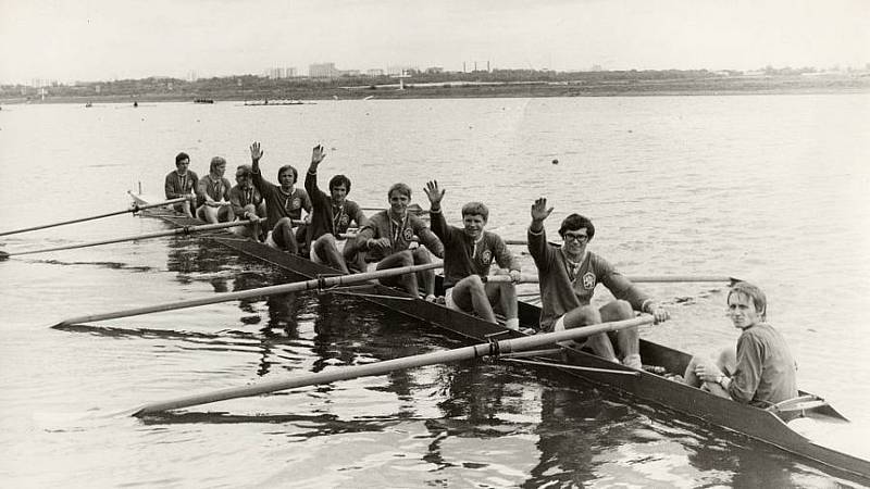 Nezapomenutelné setkání v Českém Krumlově a na Lipně. Stříbrní medailisté a olympionici si po letech zaveslovali na svém skifu.