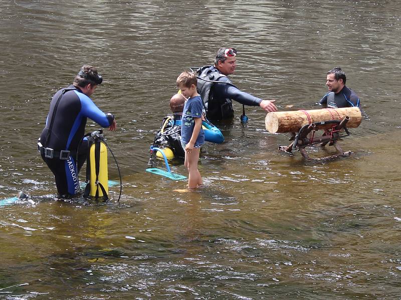 První ročník Aqua pílinku uspořádali členové Sportovního potápěčského klubu Kalmar ve Velešíně.