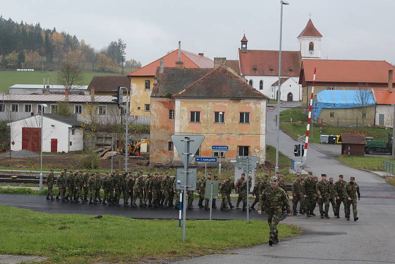 V Polné na Šumavě volilo několik stovek vojáků.