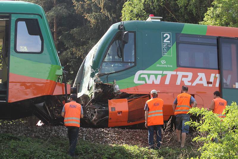 Ke srážce dvou vlaků došlo u Křemže na Českokrumlovsku 3. května 2018.