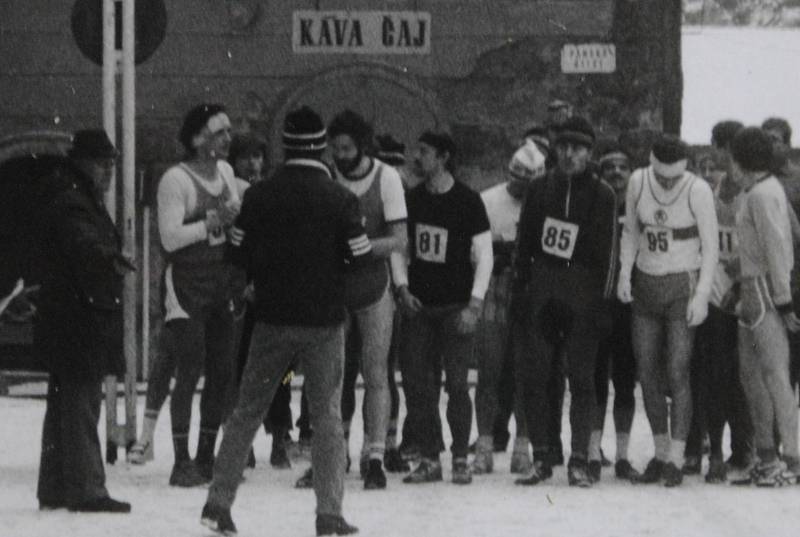 Krumlovská osmdesátá. Novoroční běh městem, 1. ledna 1985.