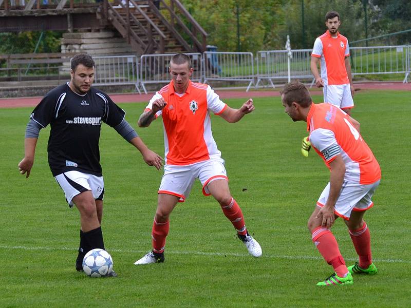 OP muži - 4. kolo: FK Slavoj Český Krumlov B (černé dresy) - FK Dynamo Vyšší Brod 0:10 (0:4).