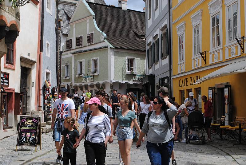 Český Krumlov o prodlouženém červencovém víkendu.