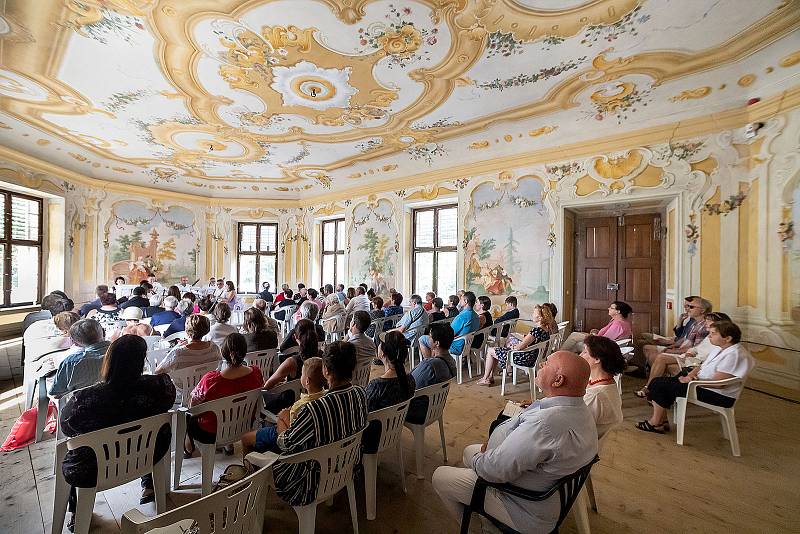 Koncert Harmonie Mozartiana Pragensis v zámecké Bellarii.