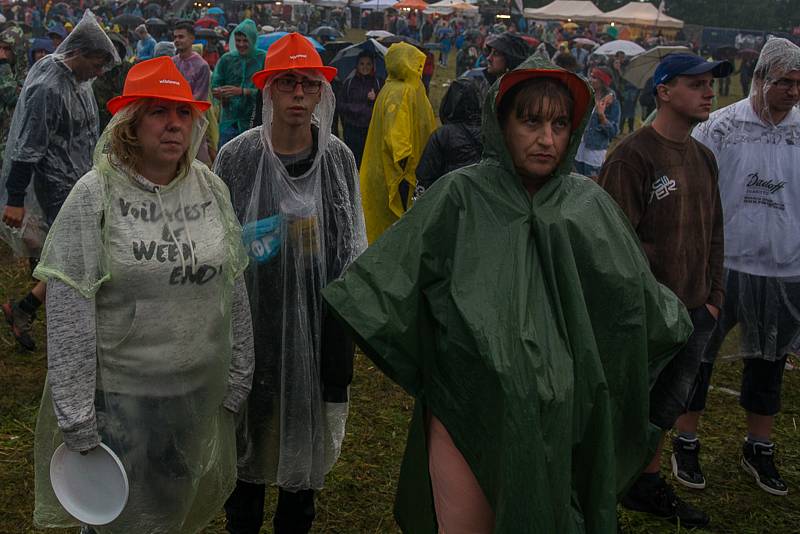 Diváky Festivalu Hrady CZ v Rožmberku nad Vltavou sužoval vytrvalý déšť.