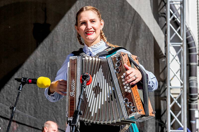 Svatováclavské slavnosti a Mezinárodní folklórní festival roztančily historické jádro Českého Krumlova.