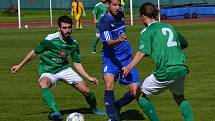 Dohrávka divize A - 23. kolo: FK Slavoj Český Krumlov (zelené dresy) - 1. FC Karlovy Vary 1:1 (1:0), na penalty 5:3.