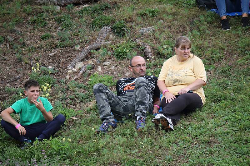 Bitevní souboje sledovali v sobotu návštěvníci hradu Pořešín. Foto: Václav Krametbauer