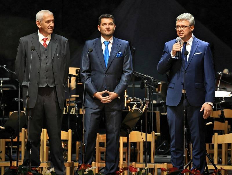 Zahajovací koncert se stal i oslavou třicátin Mezinárodního hudebního festivalu Český Krumlov.