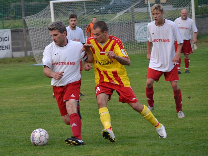 Select OP muži - 9. kolo: Sokol Křemže (bílé dresy) - Sokol Chvalšiny 2:1 (2:1).