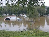 První vlna povodně 2002 v Kaplici.