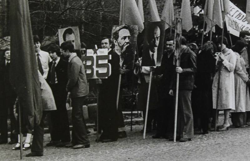 Český Krumlov v 70. letech 20. století. 1. máj 1980.