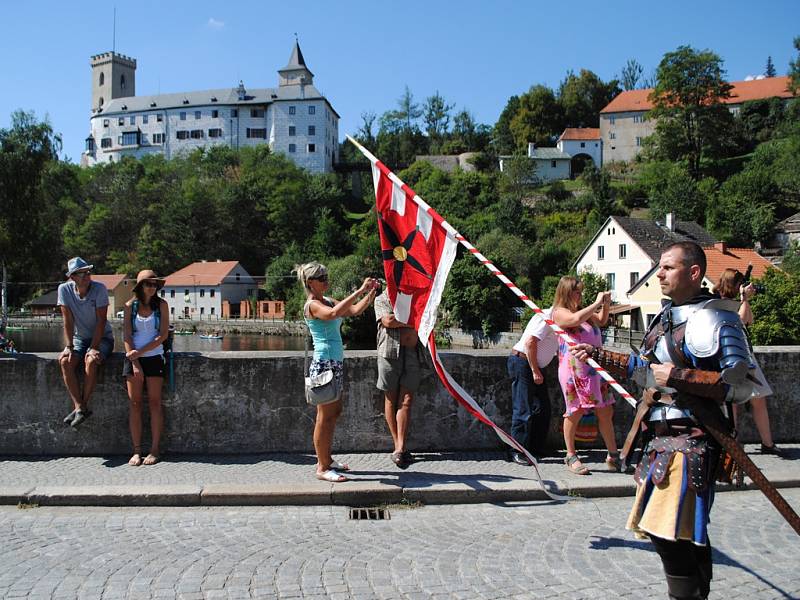 V Rožmberku měli slavnosti, od hradu na náměstí prošel historický průvod.