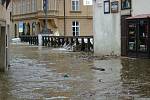 Historické centrum Českého Krumlova během druhé vlny povodně 13. srpna 2002.  Foto: František Lippl