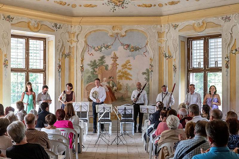 Koncert Harmonie Mozartiana Pragensis v zámecké Bellarii.