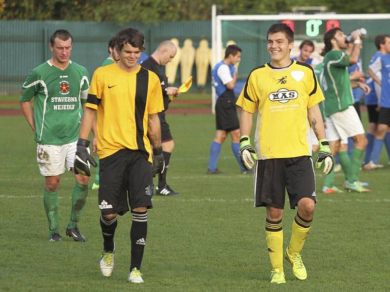 Divize (skupina A) - 11. kolo: Český Krumlov (v zeleném) - Táborsko B 2:2 (1:1), na penalty 4:5.