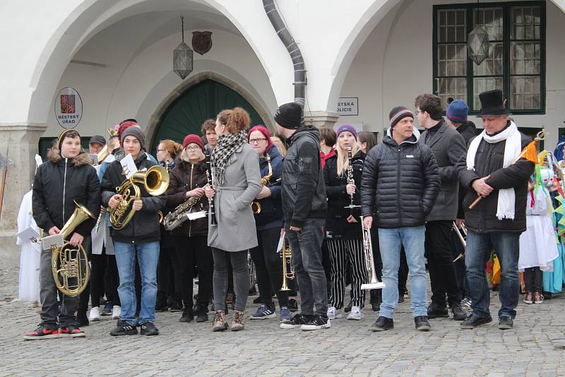 Masopustní průvod v Českém Krumlově se koná v režii Základní umělecké školy.