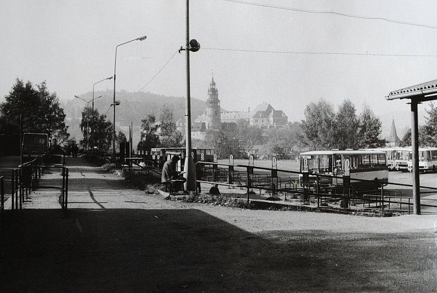 Krumlovská osmdesátá. Autobusové nádraží v roce 1985.