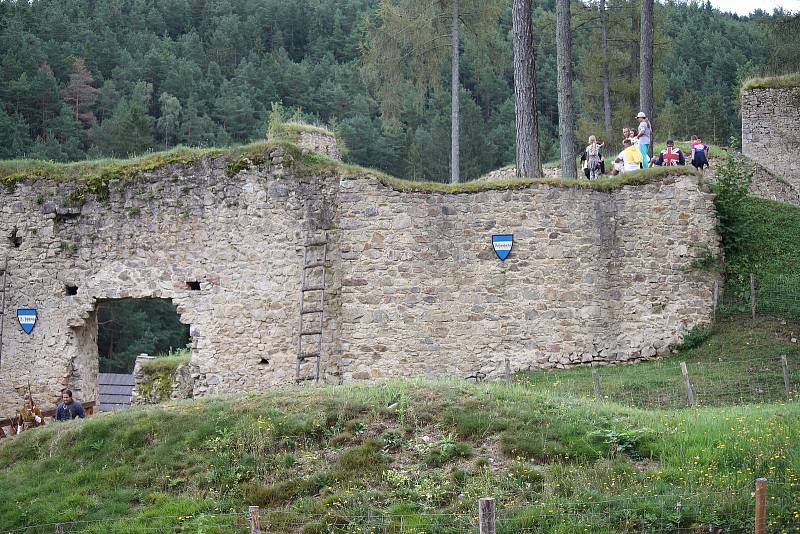 Bitevní souboje sledovali v sobotu návštěvníci hradu Pořešín. Foto: Václav Krametbauer