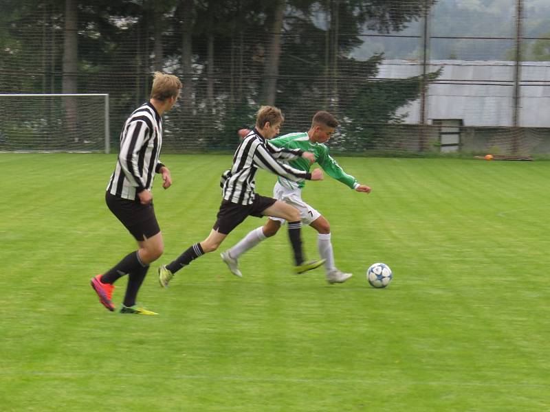 Oblastní I.A třída dorostu - 6. kolo: FK Spartak Kaplice / FK Dynamo Vyšší Brod (zelené dresy) - SK Zliv / FK Olešník 10:1 (4:0).