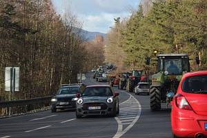 Čtvrteční protestní jízda traktorů vyrazí v 10 hodin z Kaplice-nádraží směrem na Dolní Dvořiště. Sjedou se tam traktory z velké části okresu.    