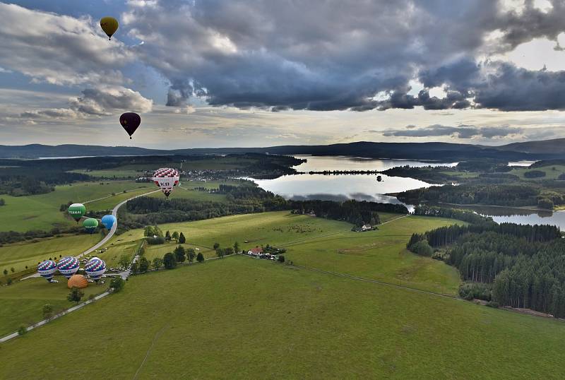 Balóny na Lipensku skýtaly, ale také umožňovaly atraktivní podívanou.