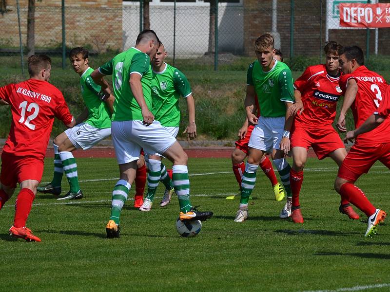 Fortuna Divize A - 25. kolo: FK Slavoj Český Krumlov (zelené dresy) - SK Klatovy 2:1 (1:0).