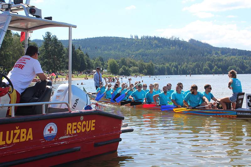 Lipno Sport Fest 2020 vyvrcholil závodem dračích lodí.