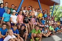Velmi oblíbenou akcí krumlovských badmintonistů je klubové soustředění, které se koná poslední týden v srpnu (na snímku účastníci loňského kempu).