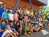 Velmi oblíbenou akcí krumlovských badmintonistů je klubové soustředění, které se koná poslední týden v srpnu (na snímku účastníci loňského kempu).
