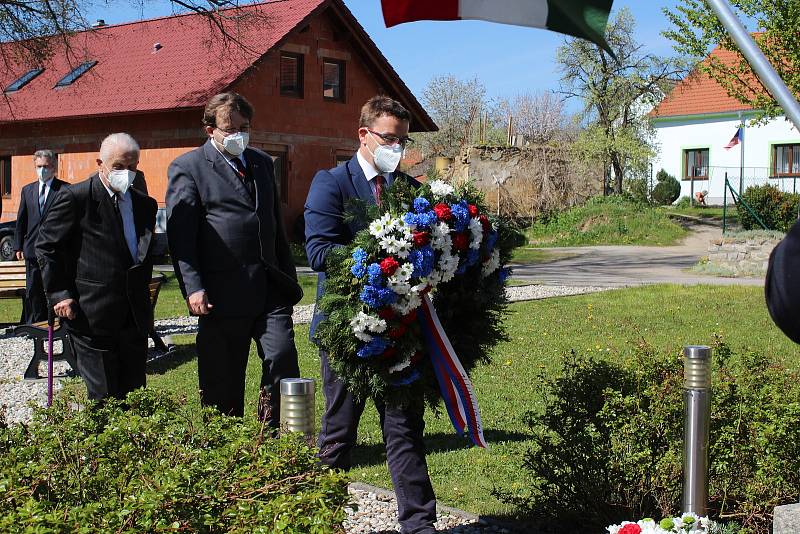 Pietní akt ve Zlaté Koruně připomněl padlé během květnového povstání na konci druhé světové války.