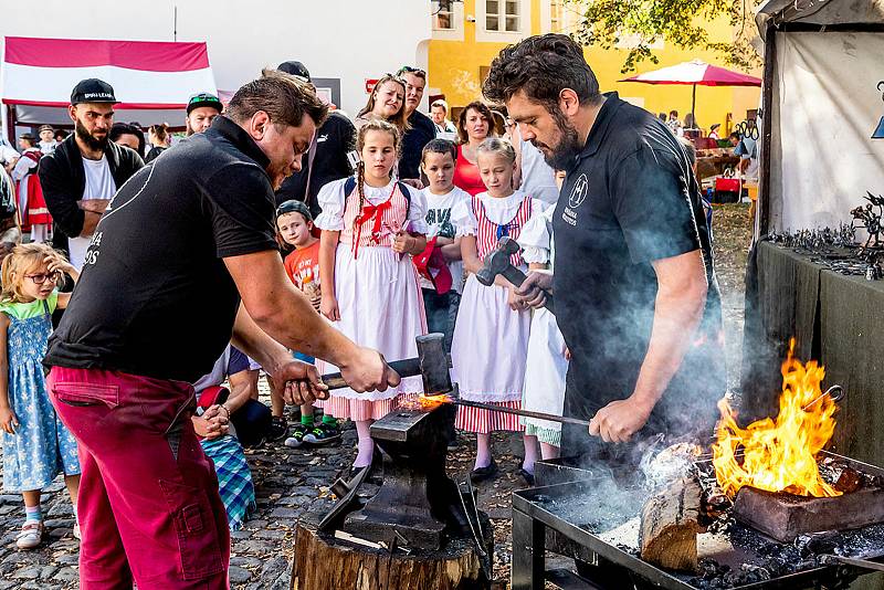 Svatováclavské slavnosti a Mezinárodní folklórní festival roztančily historické jádro Českého Krumlova.