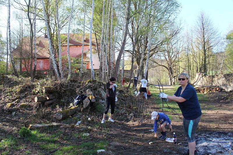 Kájovský spolek Radost pro všechny svolal na sobotu jarní brigádu k boletickému kostelu sv. Mikuláše.