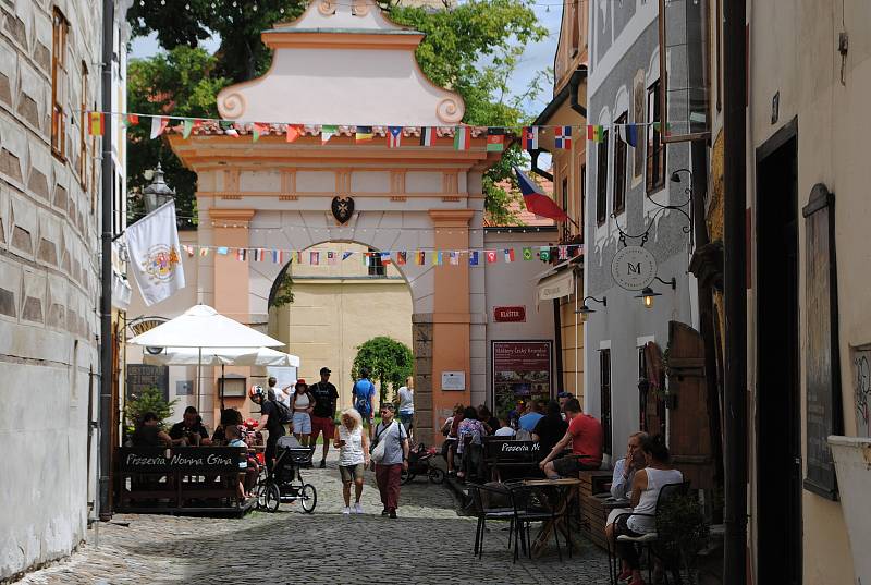 Český Krumlov o prodlouženém červencovém víkendu.