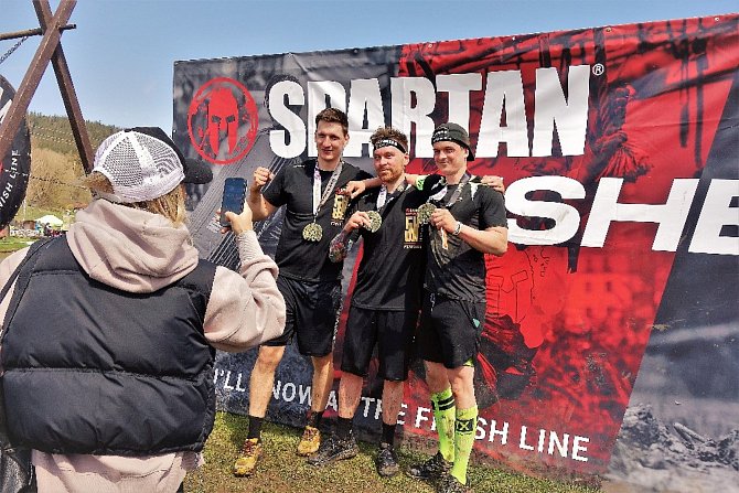 Milovníci extrémních sportů si při Spartan Czech Republic užili závod na Lipně.