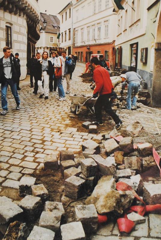 Český Krumlov v roce 1998. Stav prací před sv. Joštem.