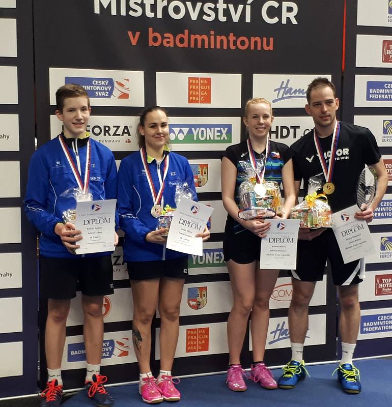 Badmintonisté českokrumlovského SKB vybojovali na letošním Mistrovství České republiky skvělou sbírku čtyř stříbrných medailí.