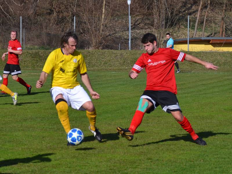 I.A třída (skupina A) – 15. kolo: SK Větřní (červené dresy) – SK Lhenice 1:3 (0:3).