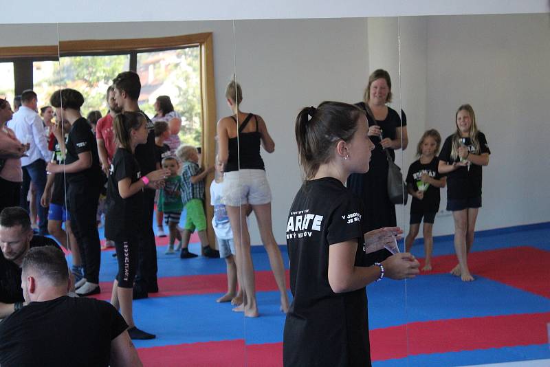 V krumlovském Skleníku sídlí Sportovní klub karate Český Krumlov .