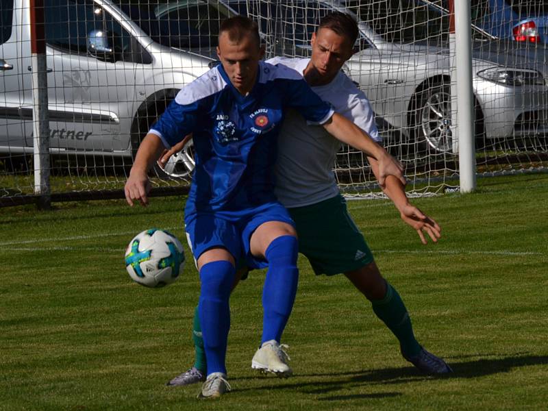 Ondrášovka KP – 1. kolo: SK Jankov (bílé dresy) – FK Slavoj Český Krumlov 1:2 (0:1).