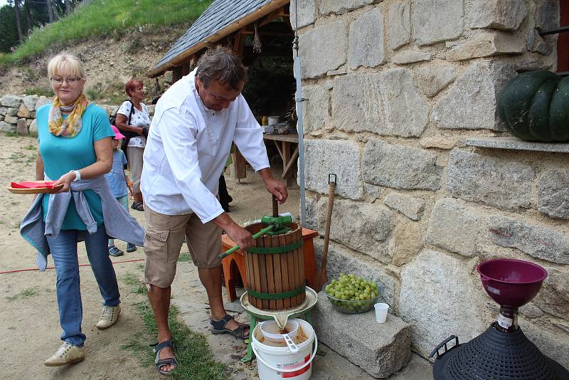 Dožínkovou slavnost si v sobotu užili návštěvníci hradní zříceniny v Pořešíně u Kaplice.